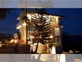 LUXURIOUS MID-CENTURY 4-STOREY, 5-BEDROOM HOUSE WITH POOL FOR SALE IN CANYON WOODS