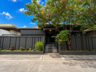 High-End House for Sale in Corinthian Gardens, QC