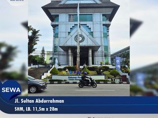 SEWA Ruang Lantai 1 Gedung Beton Pusat Kota di Sultan Abdurrahman