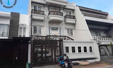Rumah design Classic modern di Jakarta Barat Taman Palem lestari