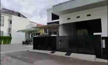 5 menit Ke Pintu Toll !! Rumah Hook Perumahan Pondok Kopi Jakarta Timur