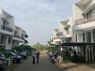 Dijual & Disewakan Rumah Bagus 2 Lantai Shgb di V Townhouse Bintaro