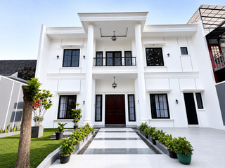 DIJUAL RUMAH  MEWAH SENTUL AMERICAN CLASSIC STYLE 2 LANTAI DEKAT AEON MALL