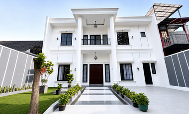 DIJUAL RUMAH  MEWAH SENTUL AMERICAN CLASSIC STYLE 2 LANTAI DEKAT AEON MALL
