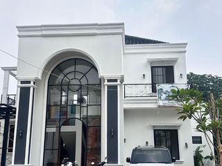 DIJUAL RUMAH MEWAH AMERICAN CLASSIC SENTUL CITY COCOK UNTUK INVESTASI AKSES MENUJU JALAN TOLL