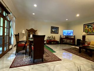 Rumah Classy, Elegan+ Material Solid Jati di Lokasi Strategis, JARANG ADA