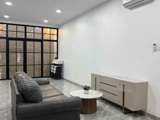disewakan new home full furnish lokasi startegis 3kamar tdr 3kamar mandi 4ac