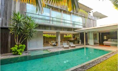 HOT LISTING IN BERAWA 3 BDRS VILLA IN PRIME AREA FREEHOLD FOR SALE