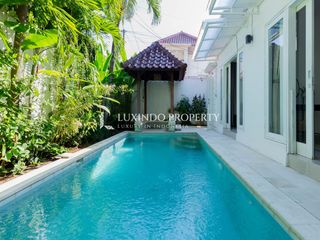 DIJUAL VILLA DENGAN 3 KAMAR TIDUR DI MERTANADI, KEROBOKAN
