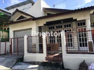 Rumah Asri dan Strategis Pinggir Jalan