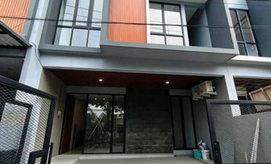 Dijual Rumah Modern Baru di MANYAR kawasan hunian eksklusif
