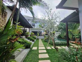 Villa + Restaurant untuk di jual