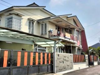 LELANG Rumah cantik Murah SHM 2 Lantai nyaman di Komp.Margahayu Permai