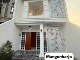 rumah redi mewah di Tembalang dekat Citragrand kolam renang dalam