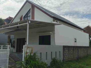 Rumah halaman luas Penatih