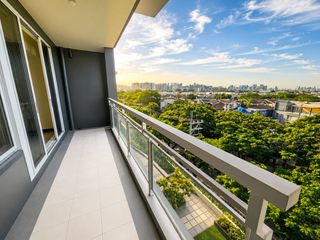 Pasalo 2 BR Condo with Parking in Alder Residences Acacia Esates Taguig near BGC Mckinley SM Aura Airport NAIA Makakti PAsig PAsay