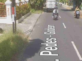dijual tanah dan rumah serta gudang.pinggir jalan raya pedes-godean
