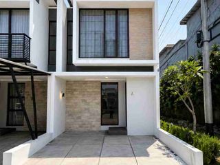 Selamat siang 
DiJual Rumah 2 lantai

Bhuvana Residence s langkah stasiun kereta Sudimara