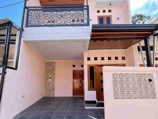 Rumah mewah lokasi pinggir jalan..