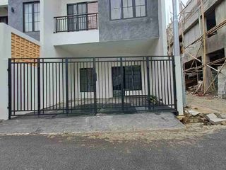 Rumah 2 lantai akses 2 mobil di Jatipadang Jaksel