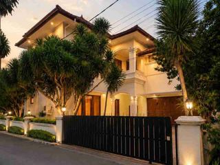 Jual Rumah Private pool di Kemang Jakarta Selatan