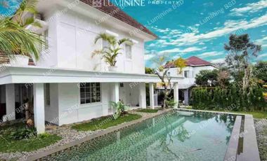 DIJUAL RUMAH CANTIK RASA VILLA POSISI HOOK DI SENTUL CITY, BOGOR (MP)