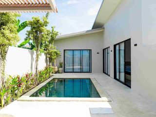 L E A S E H O L D. Tropical Modern 2 Bedroom Spacious Villa in Padonan Canggu