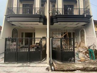 Rumah 2 lantai Selangkah 
Ke jl Raya kemang Depok