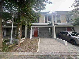 Dijual Rumah view Lake Northwest Lake Citraland surabaya
