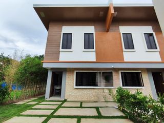 3.3M- FOR SALE 2 STOREY TOWNHOUSE( PRESELLING) w/ 3 BEDROOMS, LOCATED IN  BRGY. MABINI LIPA CITY BATANGAS