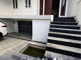 Rumah Mewah Dengan Private Swimming Pool di Alam Sutera