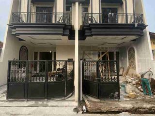 Di Jual Rumah 2 Lantai Selangkah  Jl Raya kemang Depok