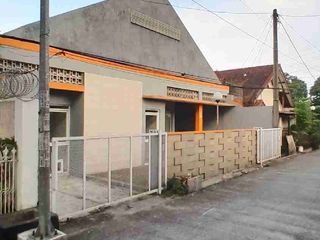 Rumah luas 1 lantai di ciwastra