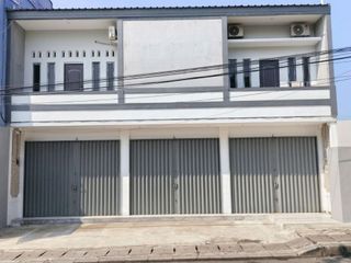 Ruko Ramai 3 gandeng 2 lantai di Pancoran Mas Depok