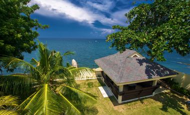 Catmon Beach House with spacious garden