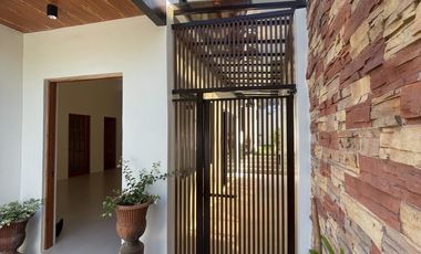 Spacious 5BR Semi-Furnished Home in BF Homes Parañaque - R1636