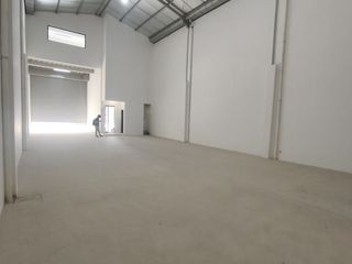 Dijual atau disewakan gudang siap pakai dengan lokasi bagus di pergudangan duta indah starhub