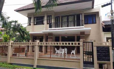 Rumah di Pondok Indah. 2,5 Lantai