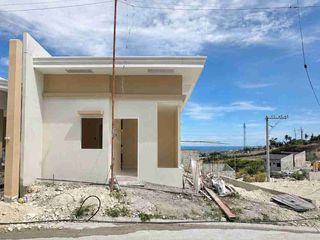 FREE APPLIANCES WORTH ₱200K

As low as ₱4K/month in equity 
2-Bedroom Bungalow for sale beside Casa Mira Naga

Fully Finished Turnover
FREE Landscaping
NO Transfer Charges
Quality and Modern Home Design