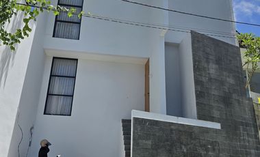 DI JUAL VILLA AREA NUSA DUA BALI DEKAT PINTU TOL