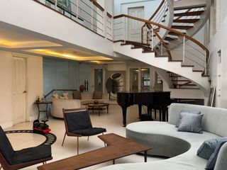 FOR SALE! 6 Bedrooms in White Plains Subdivision, Quezon City