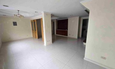 well maintained 2 car garage pleasant hills near shaw