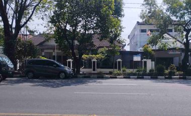 Rumah Jl Slamet Riyadi Solo Bagus untuk kantor Bank