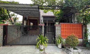 Dijual Rumah Terawat Fullrenove 2 Lantai  3 KT, 2 KM Luas Tanah 120 m² Surat SHM - Rp.775Jt Posisi HOOK atau Pinggir 
LOKASI : Perumahan Safira Regency Ciracas  Kota Serang Banten ( Dekat Menuju Alun2 Serang ) Pusat Kota Serang Banten