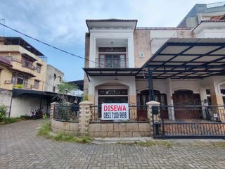 Disewa Villa Hook Komplek Sari Mas 2 Pusat Kota