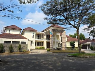 Dijual Rumah Megah dengan Private Pool di Boulevard Ijen Nirwana, Malang  | 1