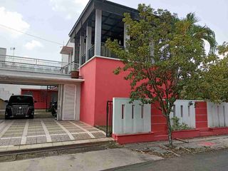 Dijual rumah hook 2 lantai di Jombang