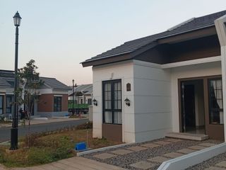 Disewakan Rumah Hoek Siap Huni Nyaman Lokasi di Podomoro Park Cluster Patragriya Bandung