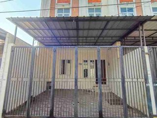 Rumah Siap Huni 3 Lantai di area Taman Ratu Jakbar