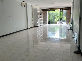 Disewakan murah kantor 3 lantai di Renon